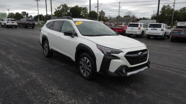 2025 Subaru Outback Limited's photo