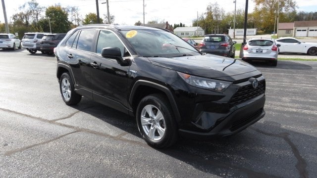 2020 Toyota RAV4 LE's photo