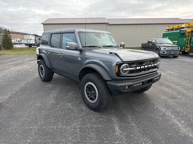 2022 Ford Bronco 4-Door Outer Banks's photo