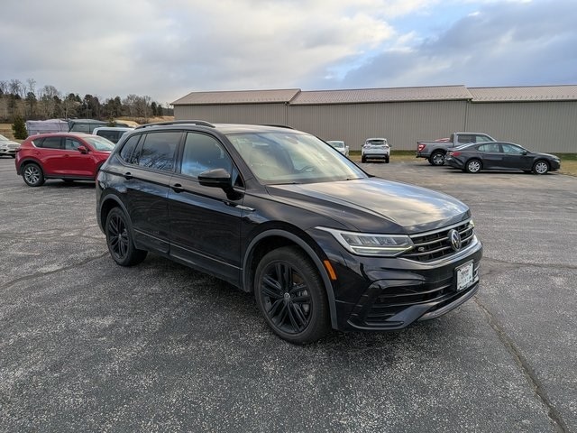 2022 Volkswagen Tiguan SE R-LINE BLACK's photo