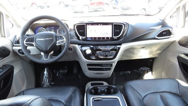 Used 2022 Chrysler Pacifica Touring L with VIN 2C4RC1BG4NR109248 for sale in Hanover, PA