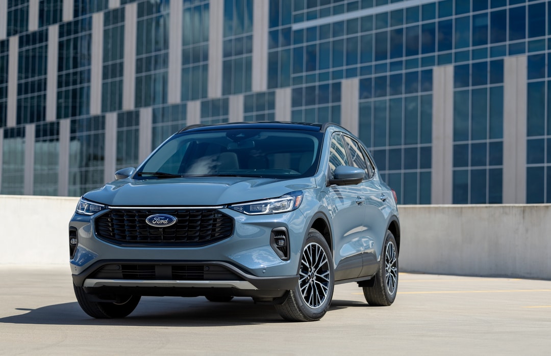 2023-Ford-Escape-PlugInHybrid-SUV-L01 (1).jpg