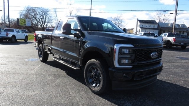 2026 Ford F-350 Super Duty XL's photo