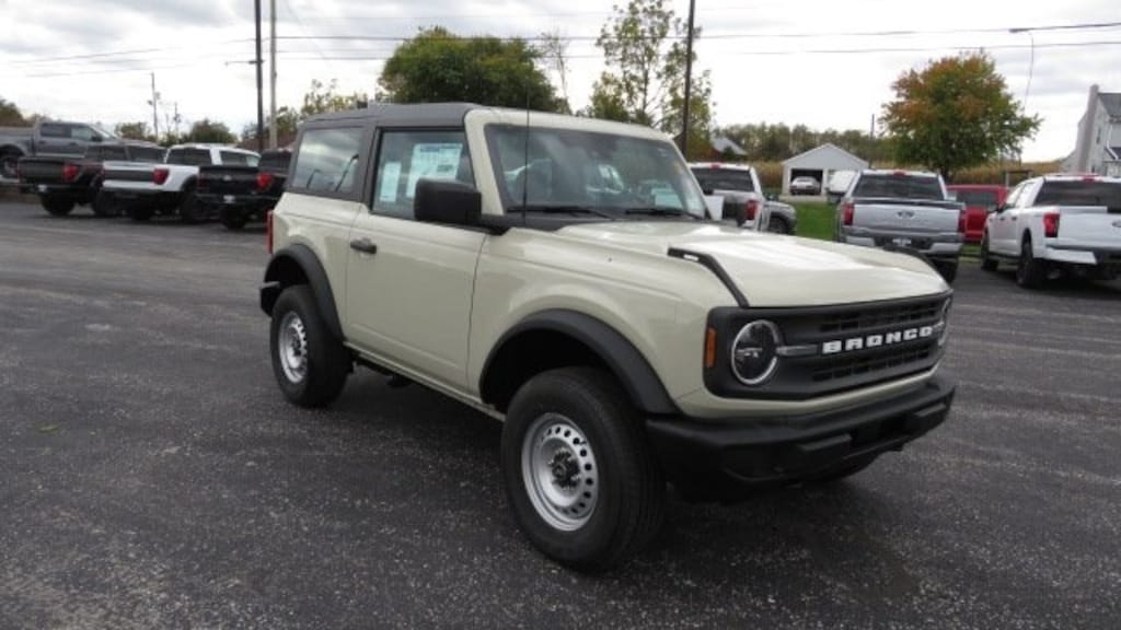 New 2025 Ford Bronco Base SUV