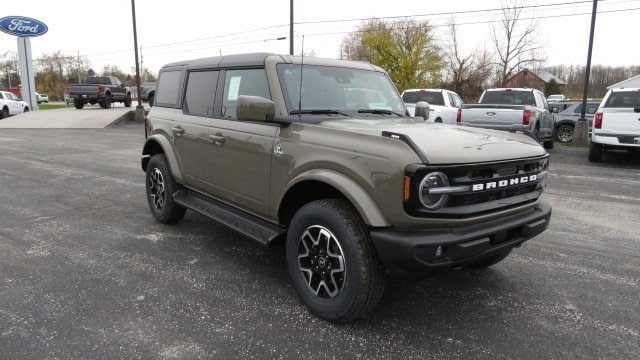 2025 Ford Bronco 4-Door Outer Banks's photo