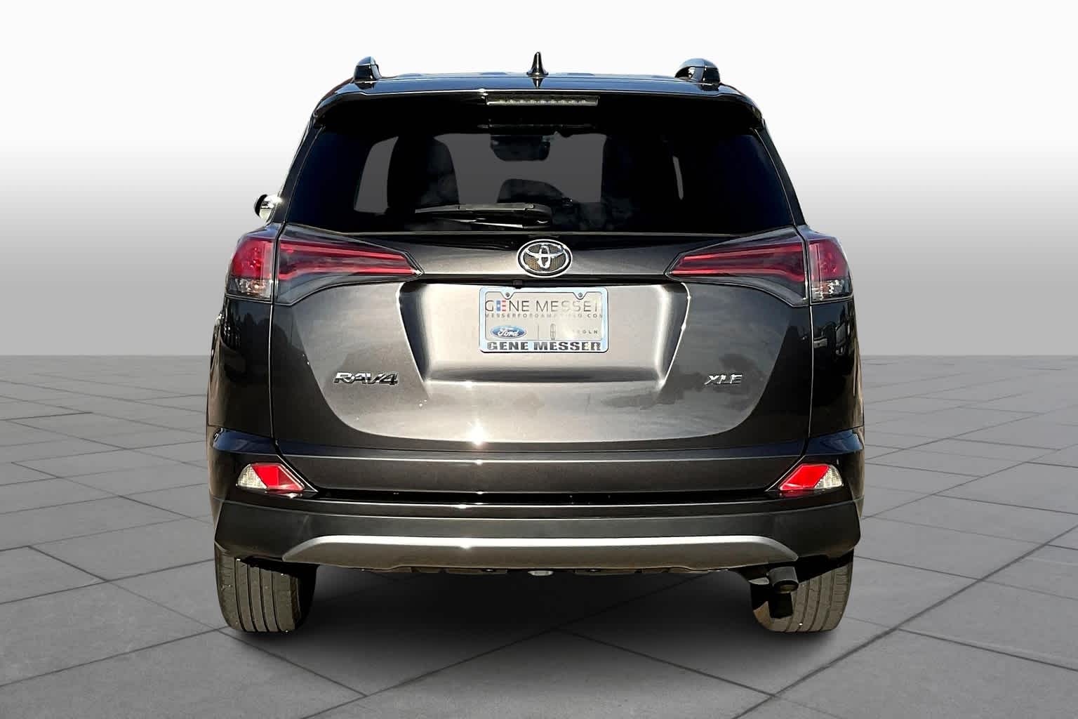 2017 Toyota RAV4 XLE photo 3