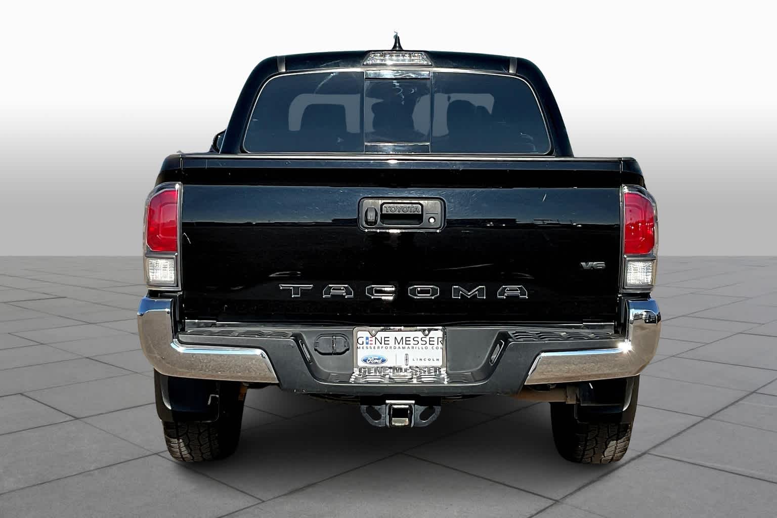 2022 Toyota Tacoma TRD photo 3