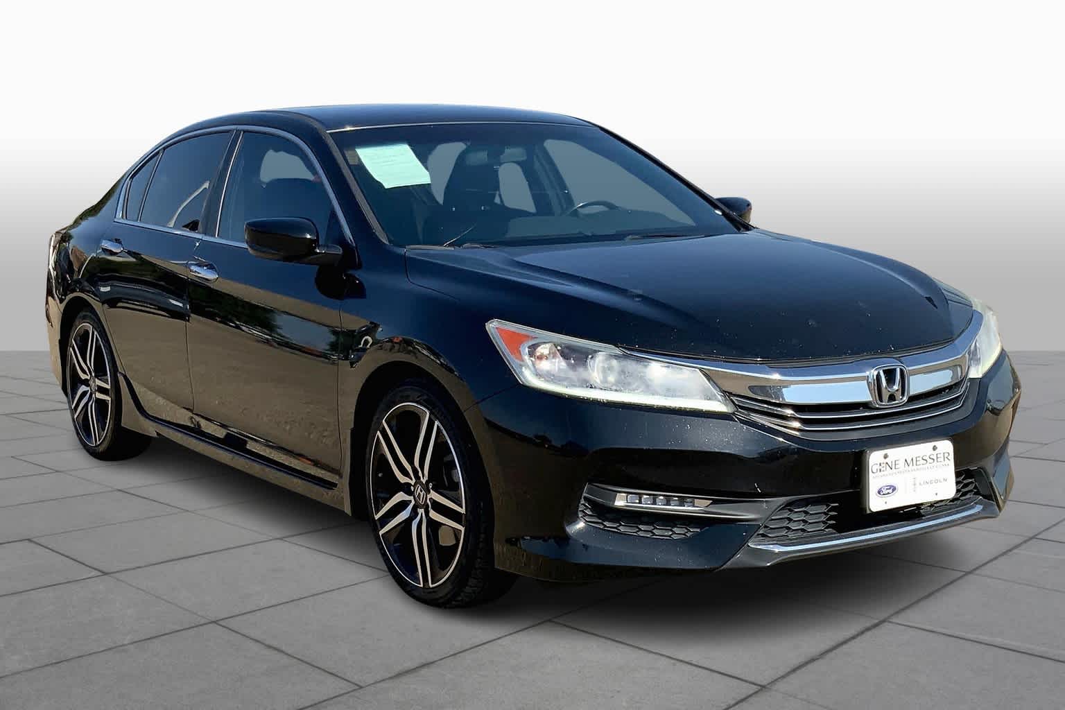 Used 2017 Honda Accord Sport SE with VIN 1HGCR2F1XHA270634 for sale in Amarillo, TX