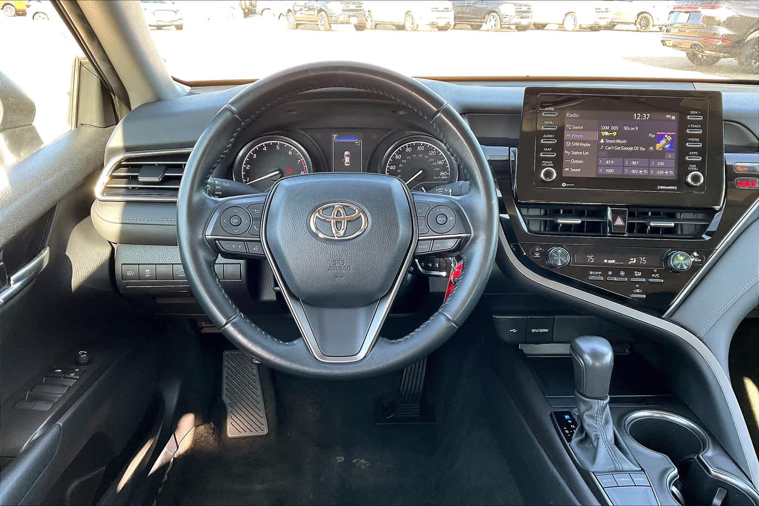 2022 Toyota Camry SE photo 4