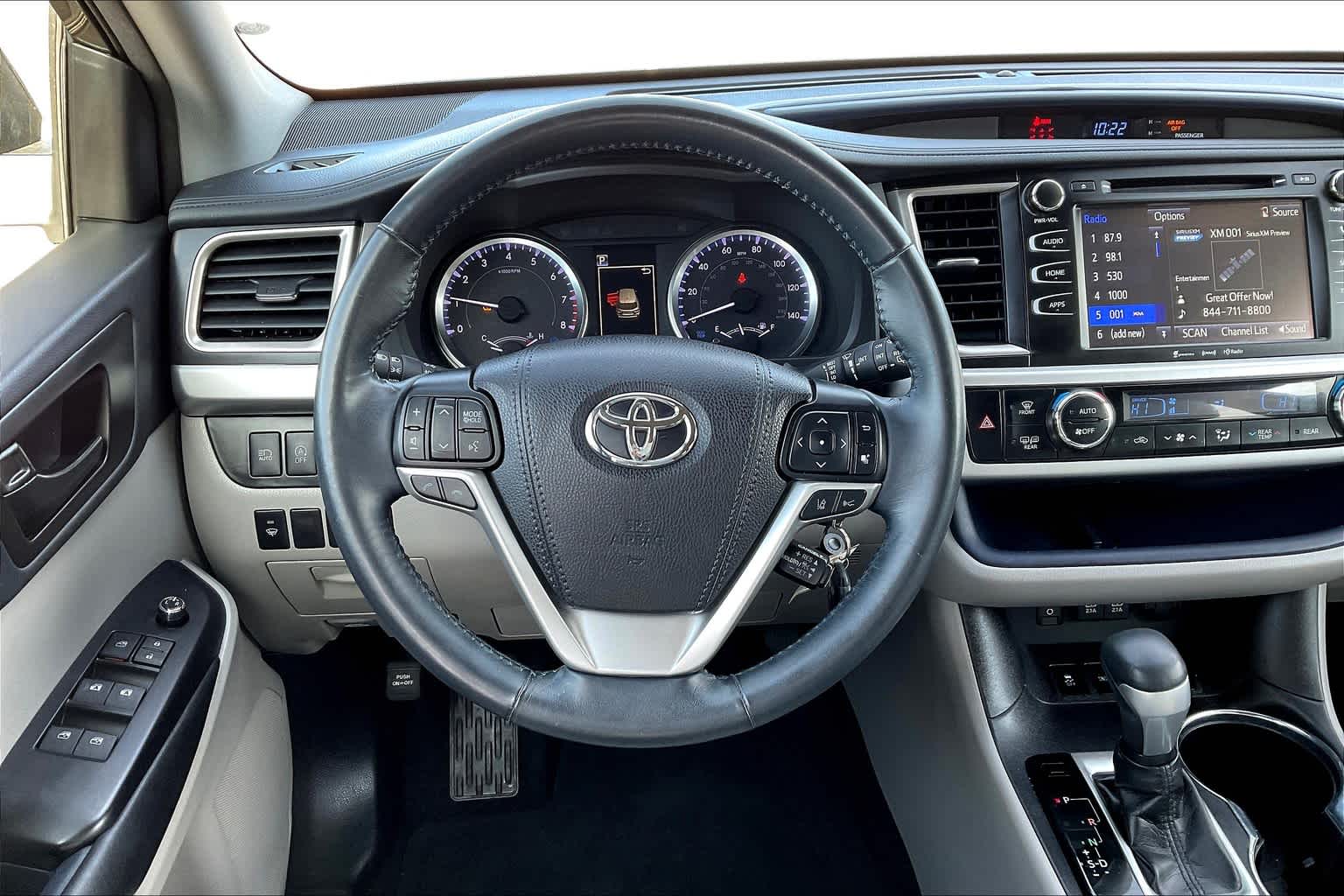 2019 Toyota Highlander LE Plus photo 4