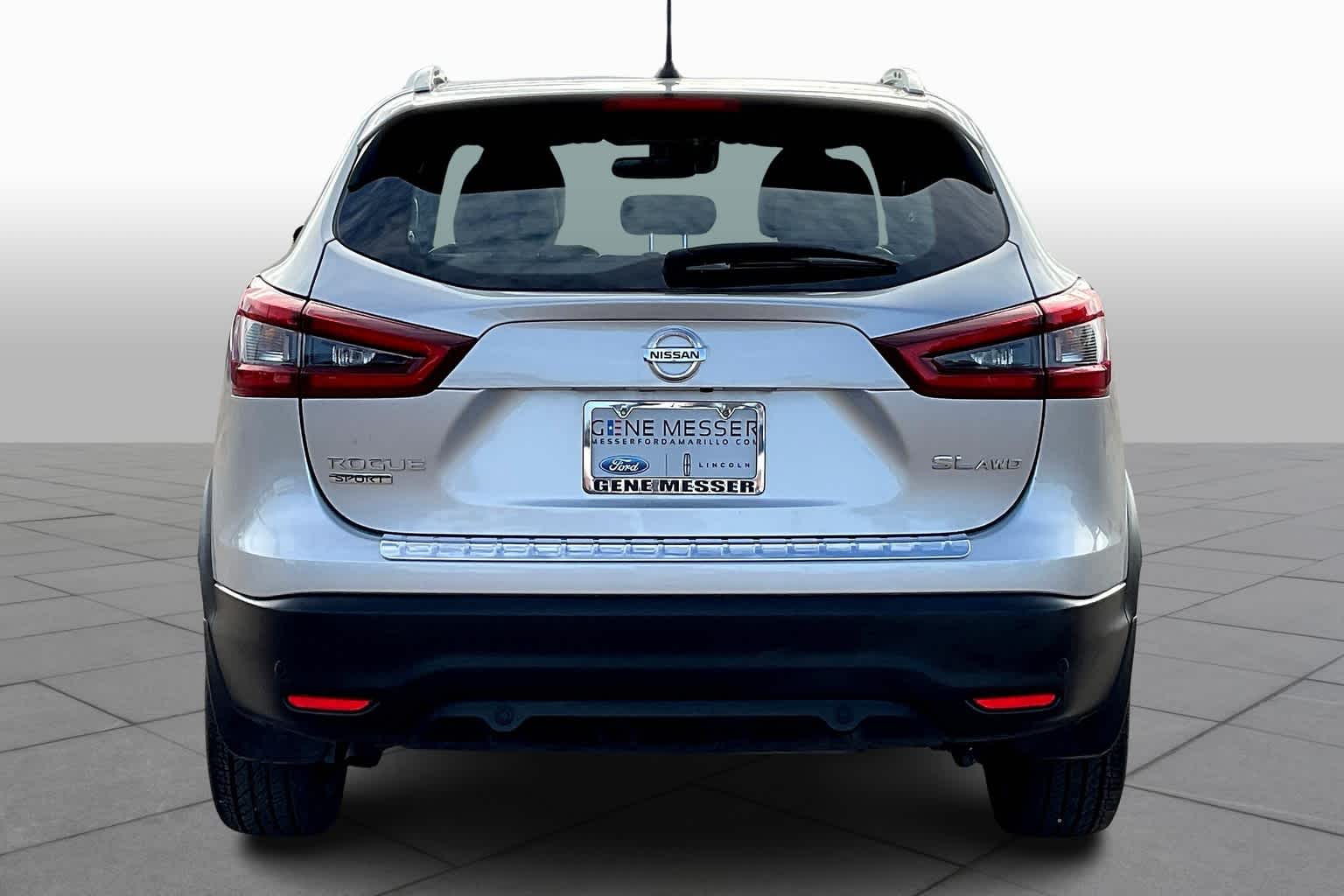 2022 Nissan Rogue Sport SL photo 3