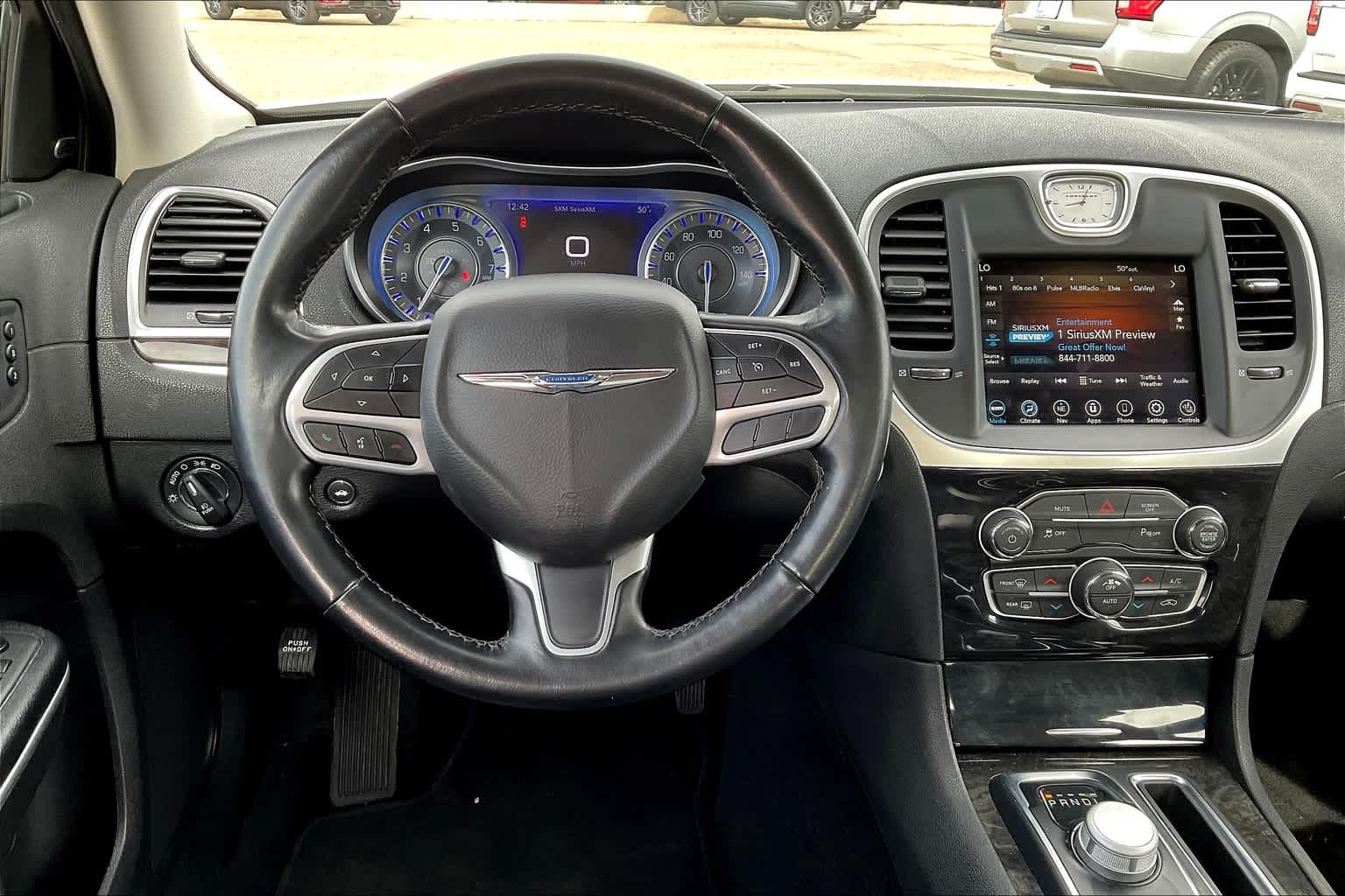 2022 Chrysler 300 Touring L photo 4