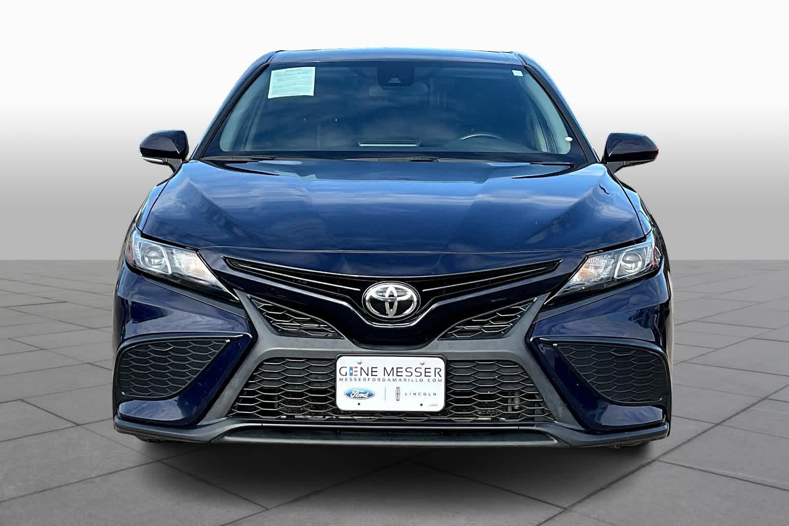 2022 Toyota Camry SE photo 2