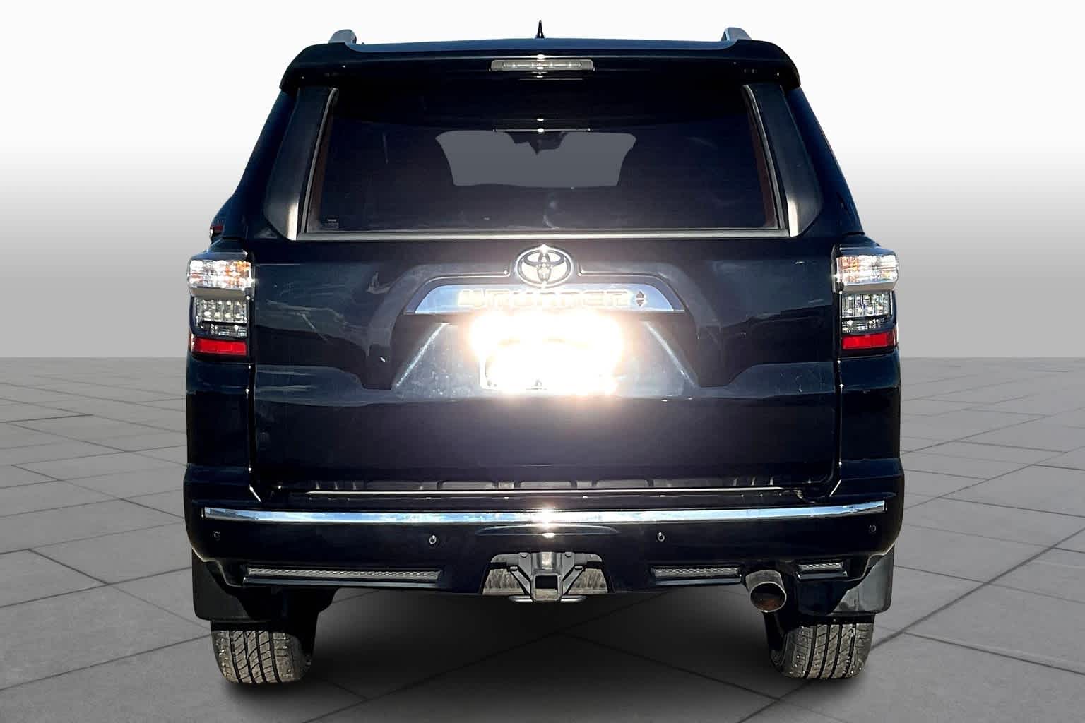 2016 Toyota 4Runner Limited photo 3