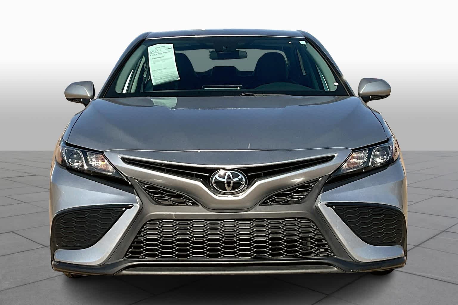 2022 Toyota Camry SE photo 2