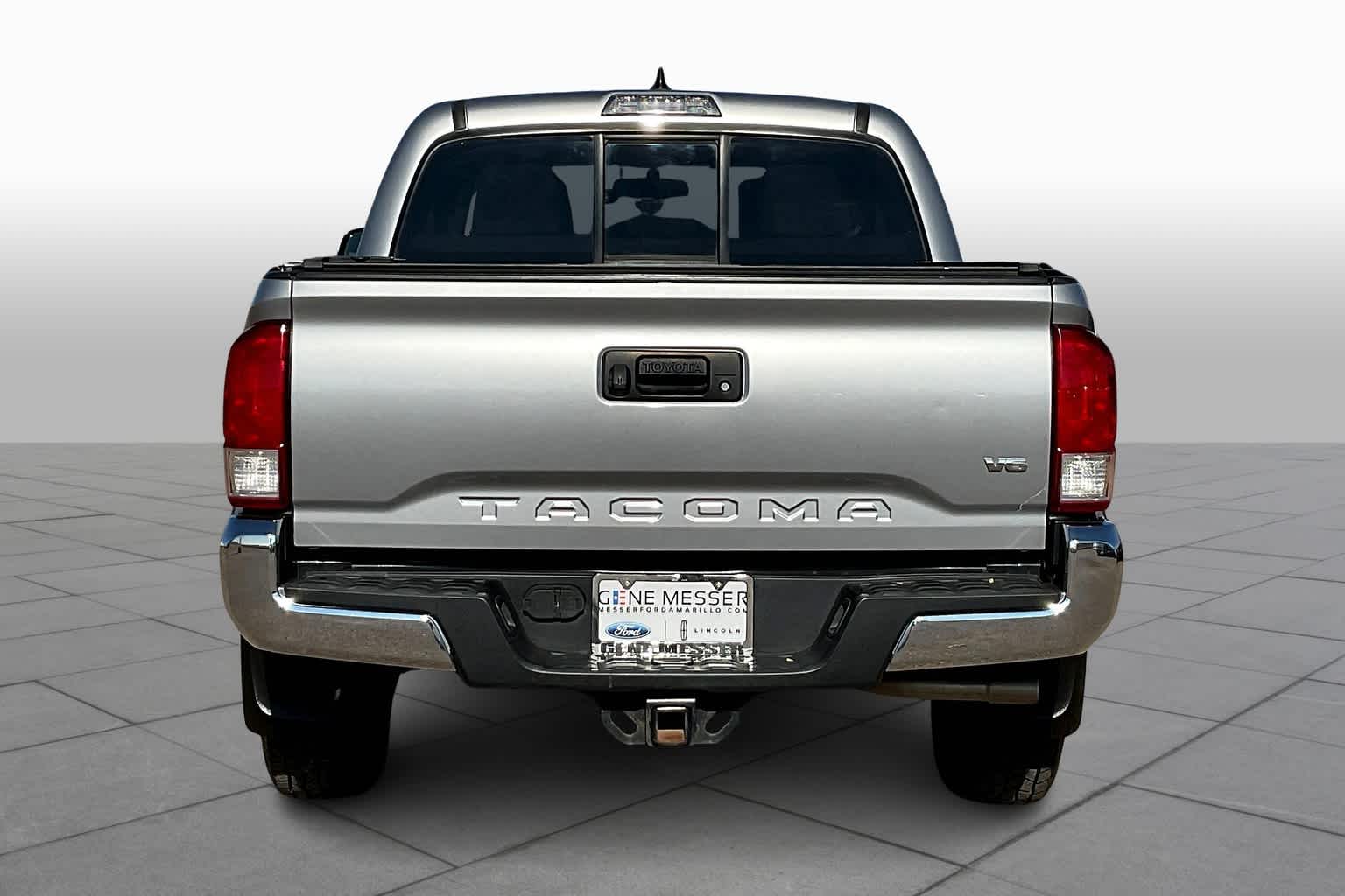 2017 Toyota Tacoma SR5 photo 3