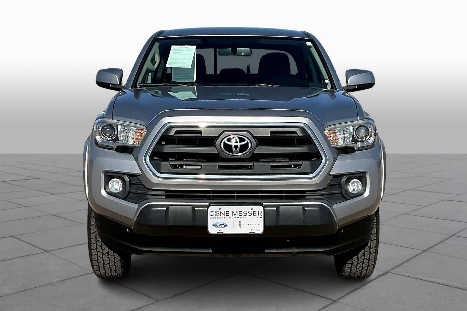 2017 Toyota Tacoma SR5 photo 2