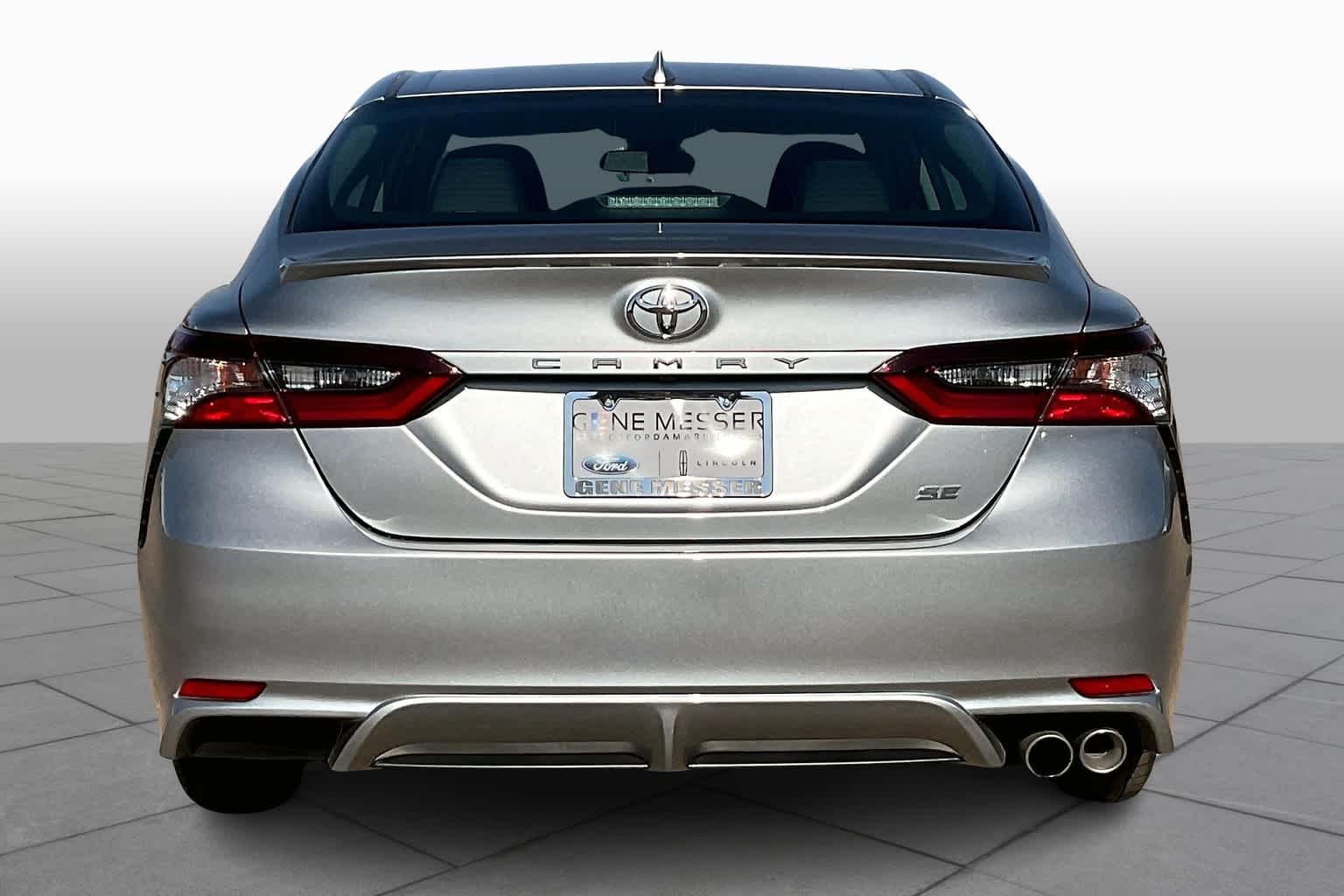 2022 Toyota Camry SE photo 3