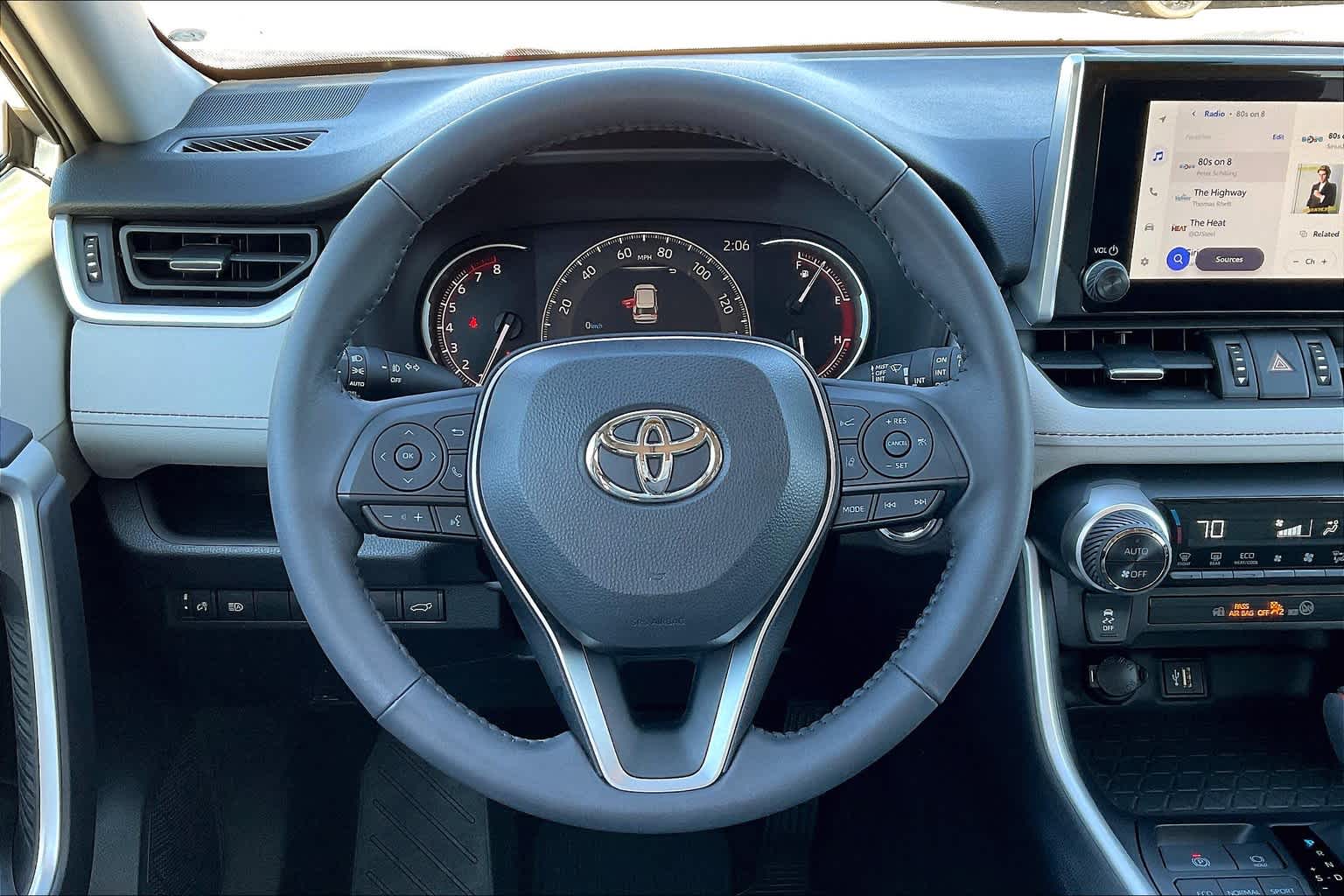 2024 Toyota RAV4 XLE Premium photo 4