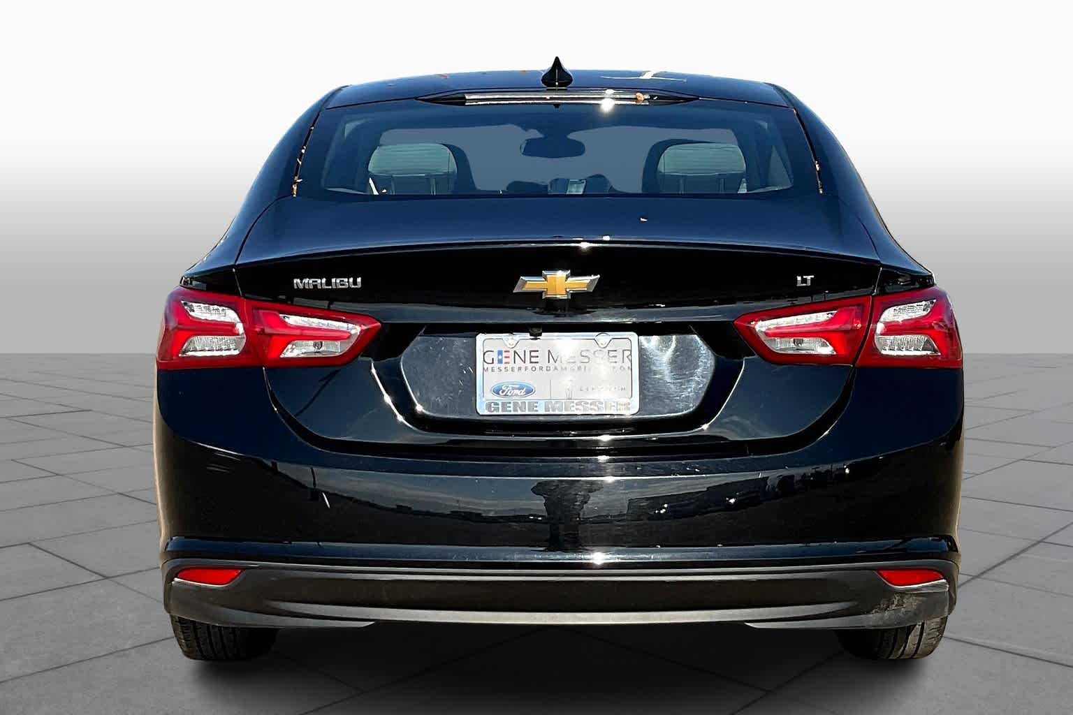 2022 Chevrolet Malibu photo 3