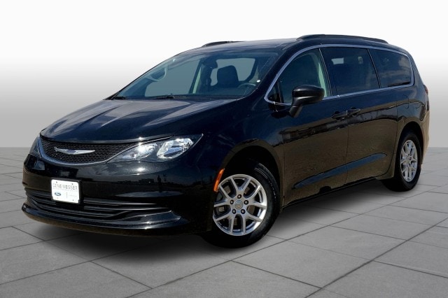 2020 Chrysler Voyager's photo