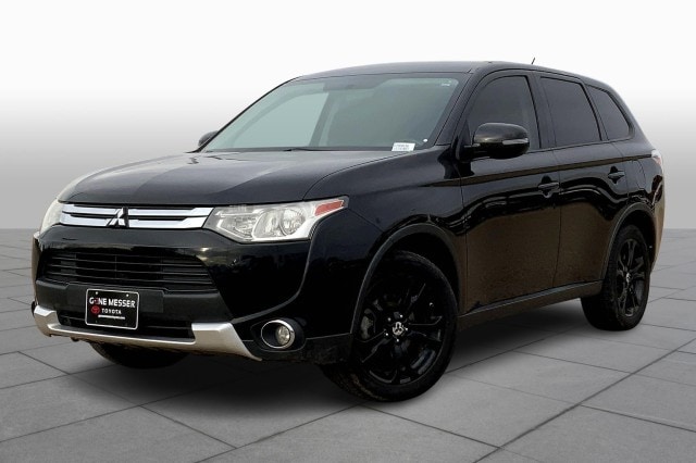 2015 Mitsubishi Outlander SE's photo