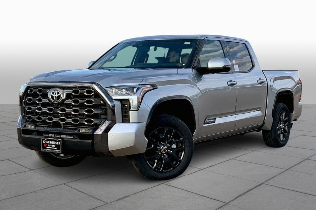 2023 Toyota Tundra Platinum's photo