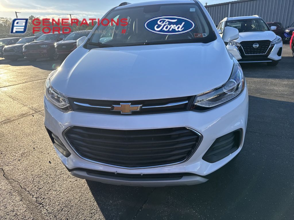 2022 Chevrolet Trax LT photo 2