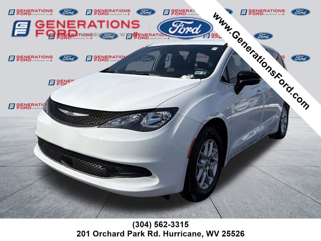 2025 Chrysler Voyager LX