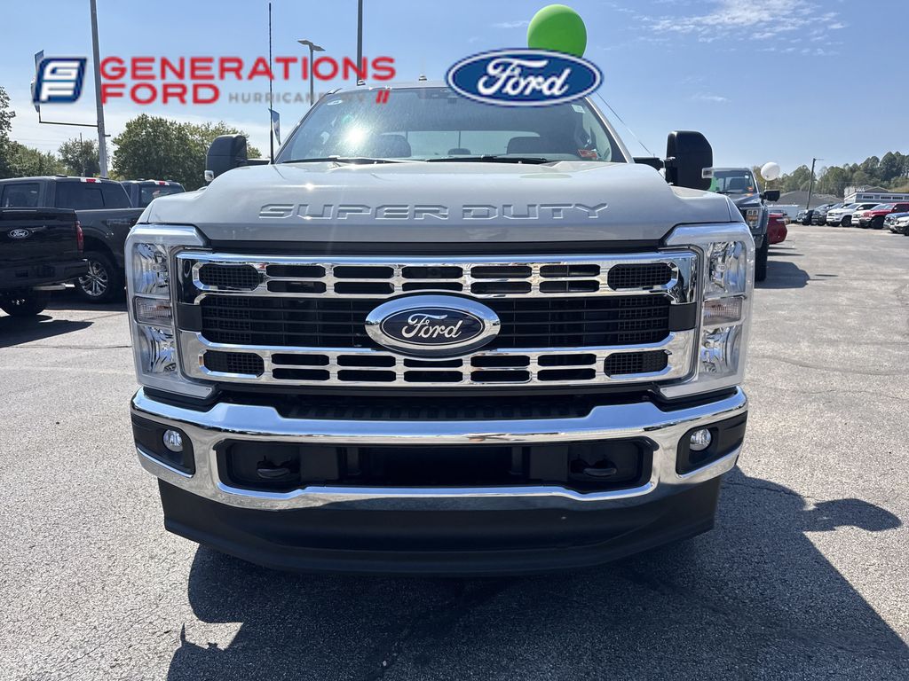 2025 Ford F-250 photo 2