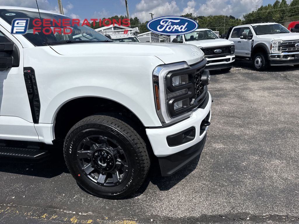 2025 Ford F-350 photo 4