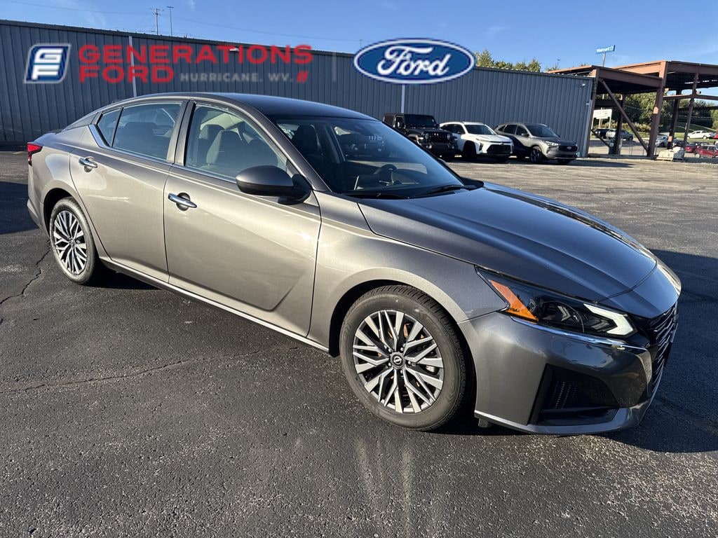 Used 2023 Nissan Altima 2.5 SV Sedan