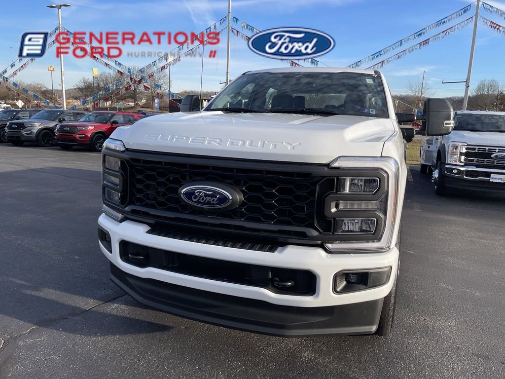 2023 Ford F-250 photo 3