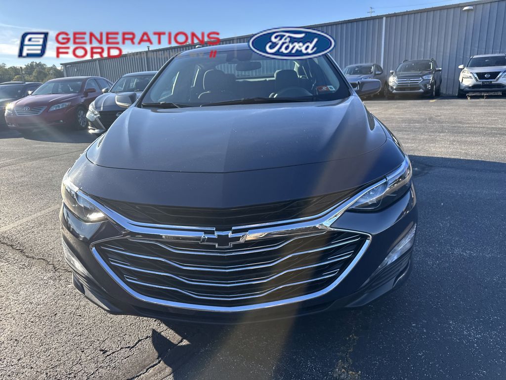 2025 Chevrolet Malibu 1LT photo 2