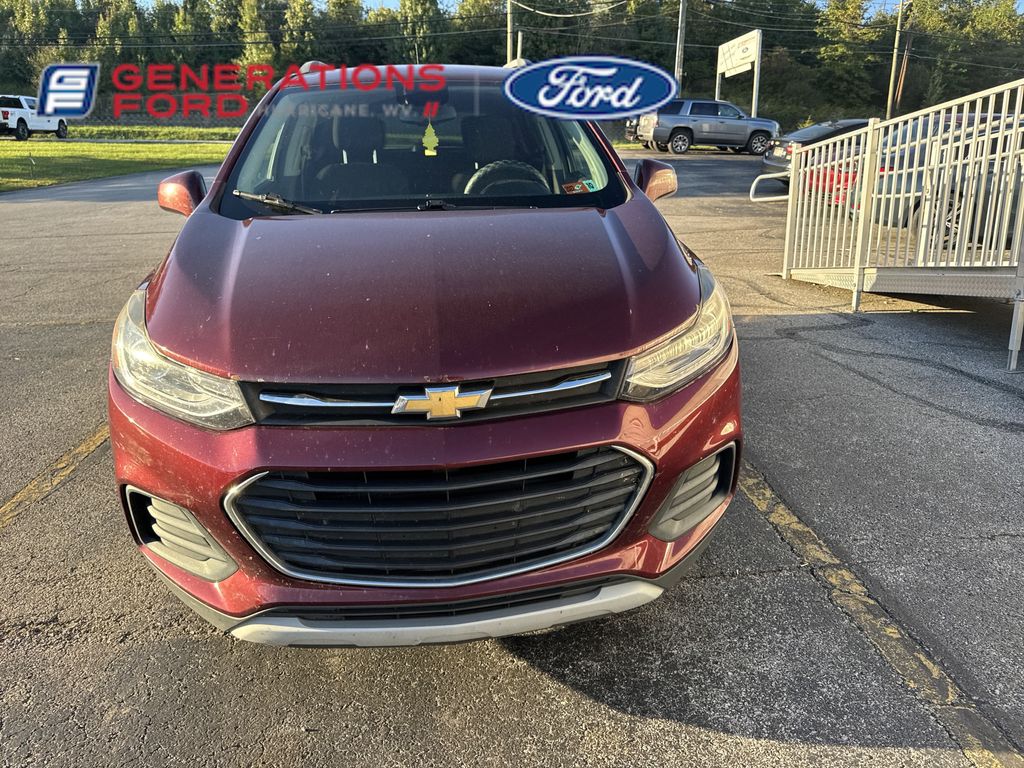 2017 Chevrolet Trax LT photo 2
