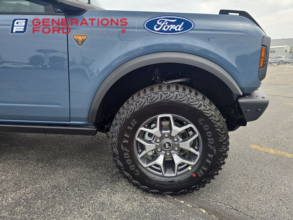 2025 Ford Bronco Badlands photo 2