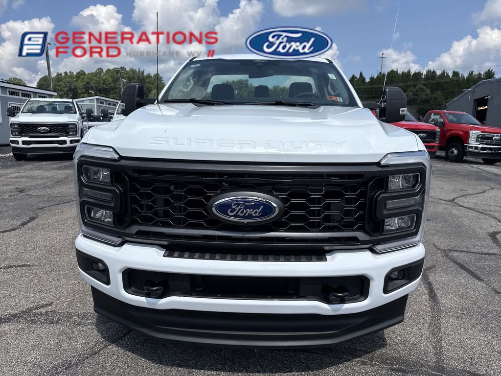 2025 Ford F-350 photo 2