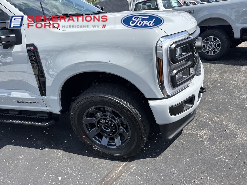 2025 Ford F-350 photo 3