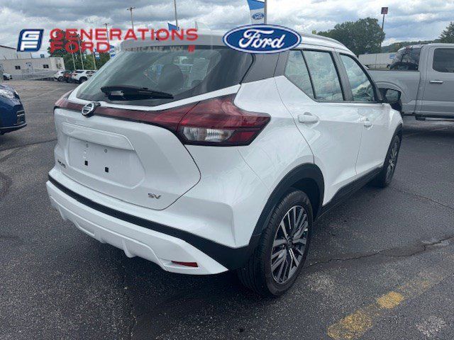 2021 Nissan Kicks SV photo 3