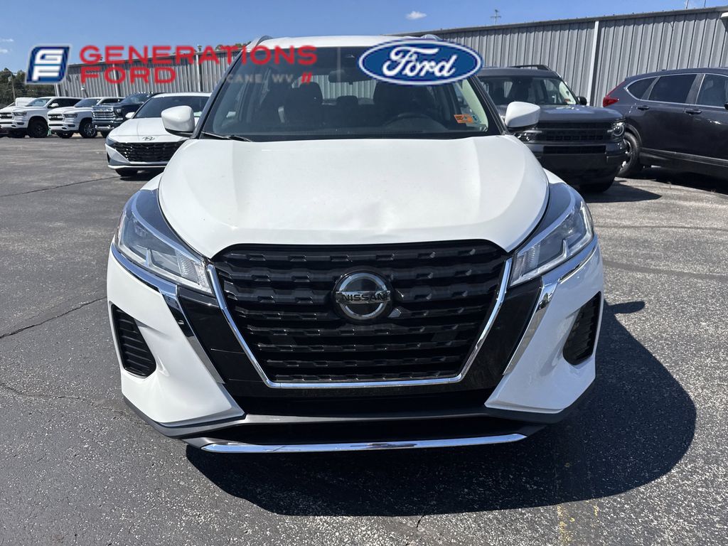 2021 Nissan Kicks SV photo 2