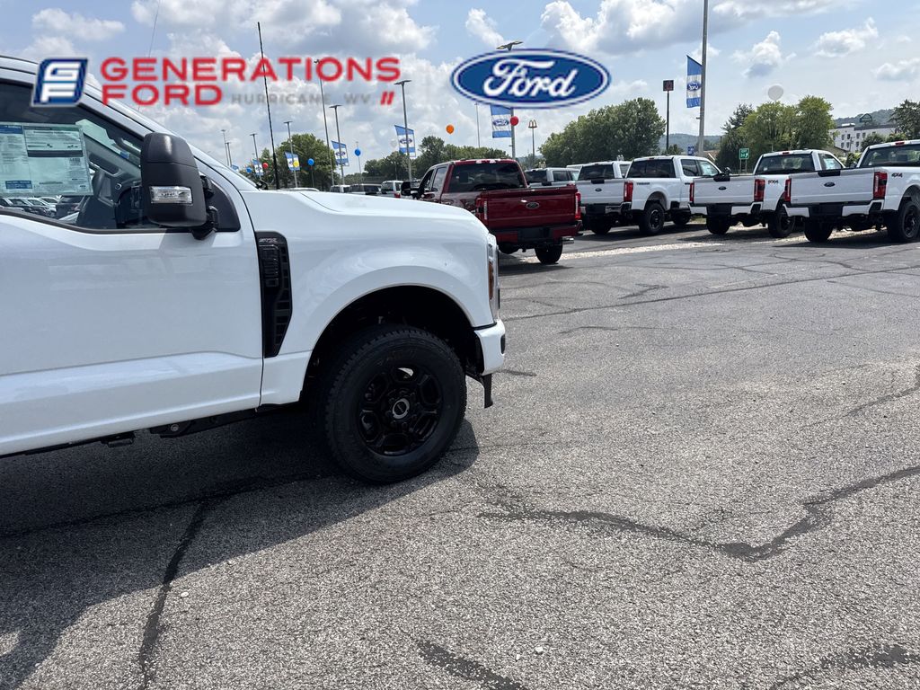 2025 Ford F-350 photo 4