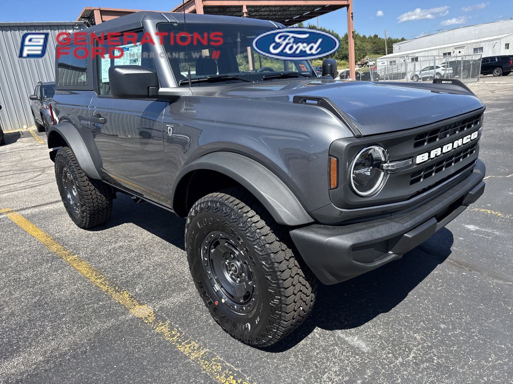 2025 Ford Bronco Base photo 2