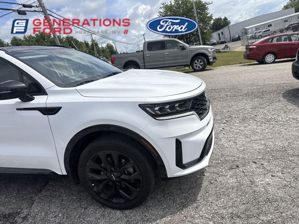 2023 Kia Sorento SX photo 2