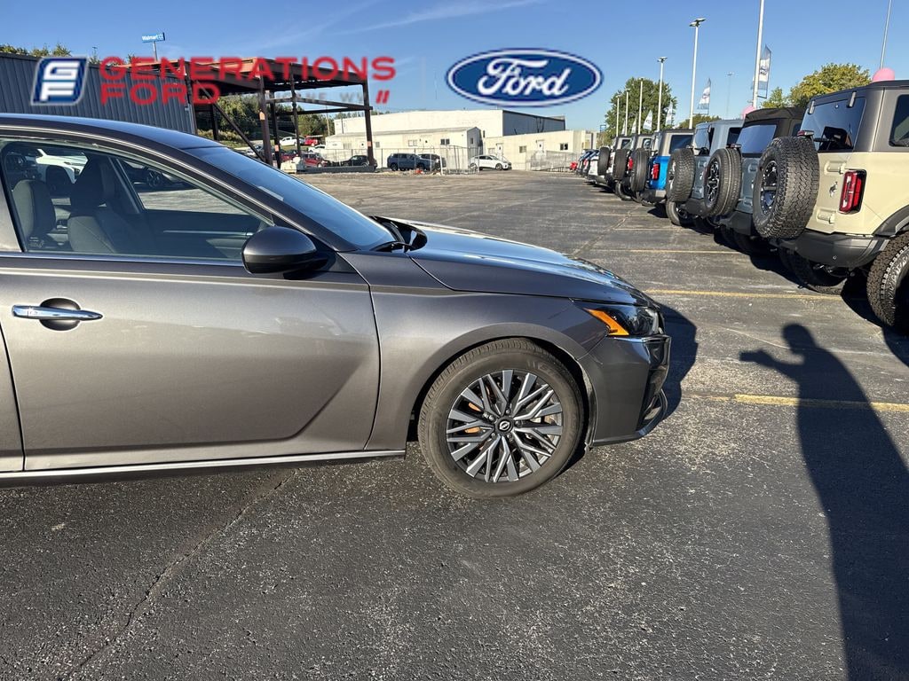 Used 2023 Nissan Altima 2.5 SV Sedan