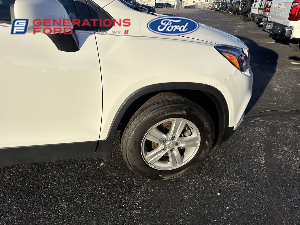 2022 Chevrolet Trax LT photo 4