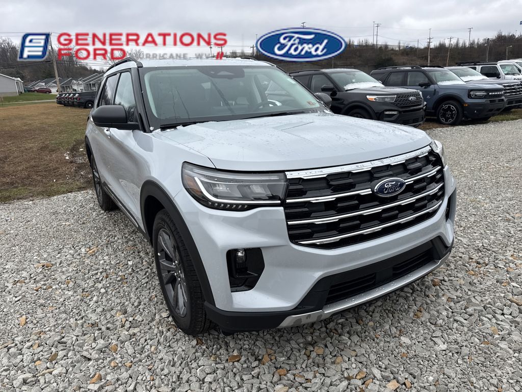 2025 Ford Explorer photo 2