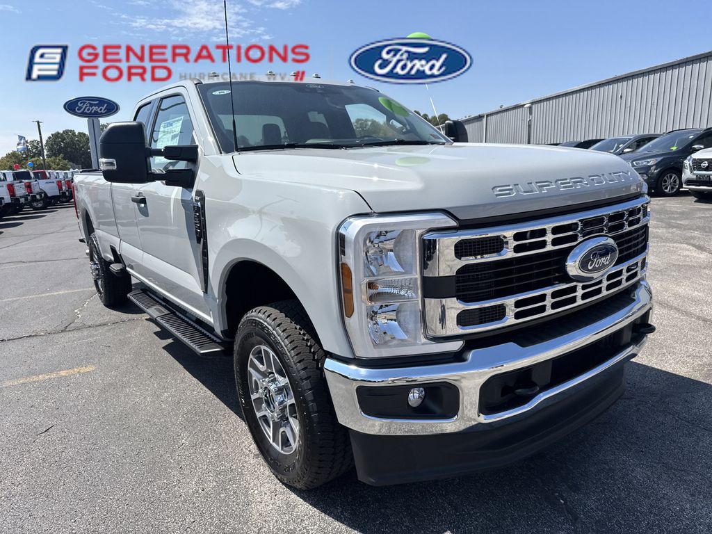 2025 Ford F-250 photo 3