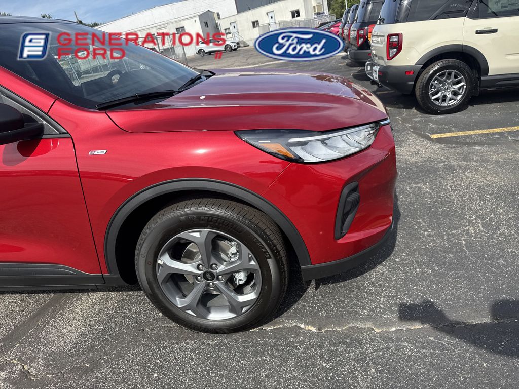 2025 Ford Escape ST-Line photo 4