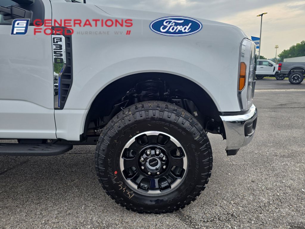 2025 Ford F-350 photo 2