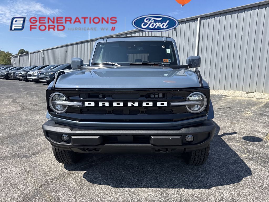 2025 Ford Bronco Outer Banks photo 2